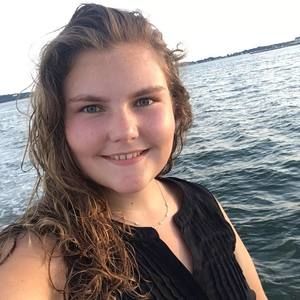 Meet your Posher, Lydia